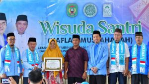Hadiri Wisuda TKA/TPA Se-Kota Palopo, Ade Chandra : Pendidikan Agama Pembimbing Akhlak Anak