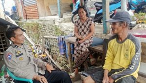 Laksanakan Tugas Harian, Bhabinkamtibmas Lakukan Strong Pint Hingga Sambangi Wilayah Binaan