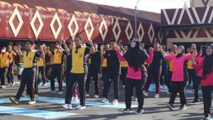 Jaga Kebugaran dan Kesehatan Jasmani, Polres Soppeng dan Bhayangkari Gelar Senam Bersama