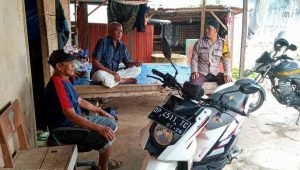Sambang dan Silaturahmi, Bhabinkamtibmas Imbau Jaga Kamtibmas dan Kebersihan Lingkungan