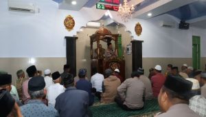 Safari Subuh, Kapolres Soppeng Berikan Tausiyah Hingga Berbagi Tali Asih ke Pengurus Masjid