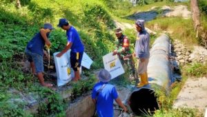 Karya Bhakti, Serka Faizal Bersama Warga Perbaiki Saluran Irigasi