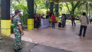 Personel Koramil Masamba Dim 1403 Palopo Rem 141 Toddopuli Lakukan Pam Demonstrasi