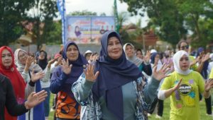 Ketua TP PKK Luwu Ikuti Senam Germas Bersama Ratusan Warga Walmas