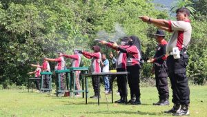 Gunakan Senjata Laras Panjang dan Revolver, Polres Palopo Gelar Latihan Menembak