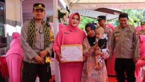 Didampingi Ketua Bhayangkari, Kapolres Soppeng Patroli Stunting di Kecamatan Marioriawa