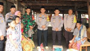 Patroli Stunting, Kapolres Soppeng Salurkan Bantuan Makanan