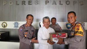 Usai Ikuti Zoom Meeting Bersama Kapolri, Kapolres Palopo Berbagi Bansos
