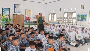 Hadiri Masa Orientasi Pengenalan Lingkungan Sekolah, Danramil Masamba Berikan Pembekalan Wawasan Kebangsaan