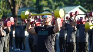 Jaga Kesehatan, Pangdam XIV Hasanuddin Lakukan Olahraga Bersama Prajurit