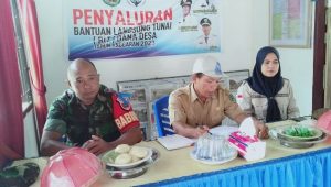 Dukung Program Pemerintah, Babinsa Koramil Masamba Dampingi Penyaluran BLT DD