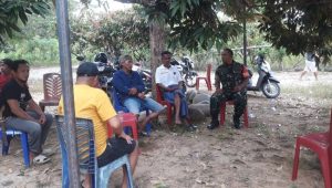 Wujud Kepedulian Terhadap Warga, Babinsa Koramil Masamba Melayat ke Rumah Duka