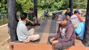 Lakukan Komsos, Serda Rahmad Zaman Ajak Warga Jaga Kerukunan Umat Beragama