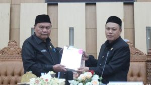 Sekda Luwu Serahkan Rancangan KUA-PPAS APBD T.A 2024