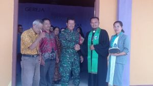 Eratkan Hubungan Silaturahmi, Babinsa Koramil Masamba Ibadah Minggu Bersama Warga