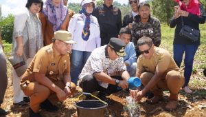 Pj Gubernur Sulsel Tanam Perdana Pisang di Peta, Asrul Sani : 43 Hektar Lahan Sudah di Siapkan