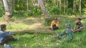 Melalui Komsos, Babinsa Koramil Limbong Imbau Warga Untuk Selalu Jaga Silaturahmi