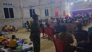 Ciptakan Suasana Kondusif, Babinsa Koramil Limbong Amankan Ibadah Natal