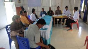 Babinsa Koramil Limbong Anjangsana di Kantor Desa Limbong, Ini Yang Disampaikan