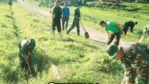 Cegah Terjadi Banjir, Danramil Limbong Bersama Masyarakat Karya Bakti Pembersihan Saluran Air di Desa Limbong
