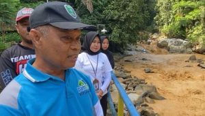 Tinjau Dua Sungai Pasca Longsor, Direktur Operasional Perumda TM Palopo : Air Masih Sulit Diolah