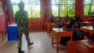 Babinsa Koramil Limbong Berikan Materi Wasbang Kepada Siswa SMPN 2 Kanandede