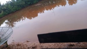 Jalan Trans Sulawesi Digenangi Lumpur, Warga Salociu Geram