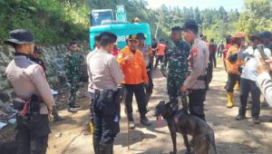 Hari Ke-3 Pencarian Korban Longsor Bastem, Dandim 1403 Palopo Tim K-9 Polda di Terjunkan