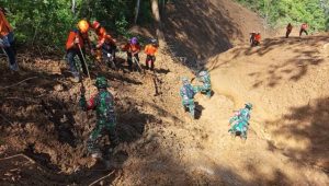Pencarian Hari Ke-3 Korban Longsor Luwu, Pjs Danramil Bastem : Personil Masih Tetap Semangat
