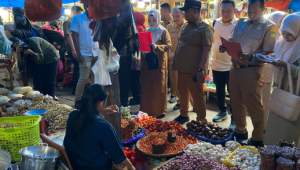 Kanit II Reskrim Polres Palopo Ikut Pengecekan Harga Sembako di PNP