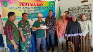 Pastikan Penyaluran BLTD Tepat Sasaran, Babinsa Koramil Bone-Bone Lakukan Pendampingan