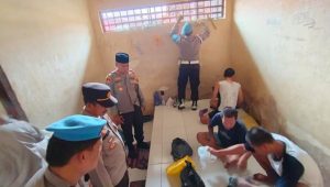 Antisipasi Tahanan Kabur, Kapolres Palopo Cek Sel dan Barang Pribadi