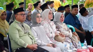 Didampingi Ketua TP PKK Palopo, Asrul Sani Hadiri Bukber di Kantor Camat Wara Timur