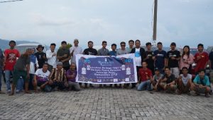 Berkah Ramadan, Keluarga Besar Komunitas GTD Bagikan Ratusan Takjil Ke Pengguna Jalan