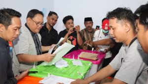 Pastikan Lancar, Polres Wajo Amankan Pembukaan Container Box Dokumen Pemilu 2024