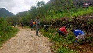 Danramil Limbong Kapten Inf Tamsil Pimpin Karya Bakti Pembersihan Saluran Air