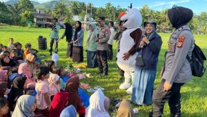 Kolaborasi Tim Trauma Healing Polres Palopo dan PT Vale Disambut Bahagia Korban Bencana di Luwu