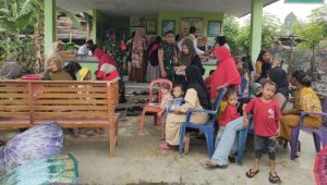 Personel Koramil Bone-bone Dampingi Kegiatan Intervensi Serentak Pencegahan Stunting