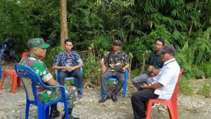 Komsos, Serda Yusrianto Imbau Warga Waspada di Musim Hujan dan Jaga Kamtibmas