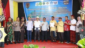 Pj Walikota Palopo Serahkan Akta Hibah Pekuburan Umat Hindu