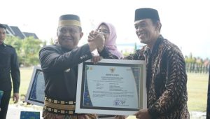 Peringatan Harla Pancasila, Pj Bupati Luwu Serahkan SK Kenaikan Pangkat PNS dan Bantuan Pertanian