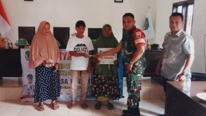 Babinsa Koramil Bone-bone Dampingi Penyaluran BLT DD Periode Mei-Juni 2024