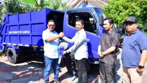 Pj Walikota Palopo Hadiri Penyerahan Mobil Bak Compactor Sampah