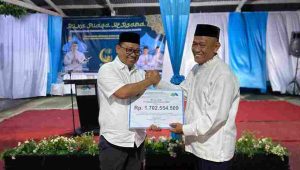 Perumda Tirta Mangkaluku Gelar Bukber Sekaligus Penyerahan Kontribusi PAD