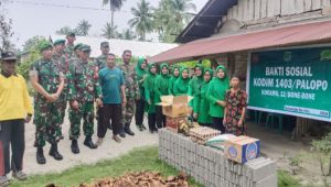 Bakti Sosial, Babinsa Koramil Bone-Bone Bersama Persit Bantu Kaum Dhuafa Kurang Mampu