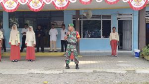 Upacara Bendera di Ponpes Al-Falah Lemahabang, Serda Satriwan : Tingkatkan Wawasan Kebangsaan Siswa