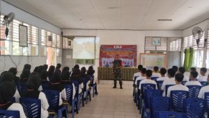 Diklat Paskibraka SMA 4 Lutra, Babinsa Koramil Bone-Bone Berikan Materi Wawasan Kebangsaan