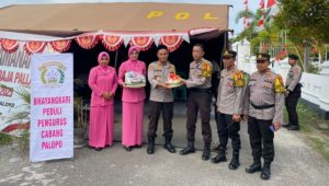 Bhayangkari Polres Palopo Berikan Tali Asih Kepada Personel Pengamanan Pemilu