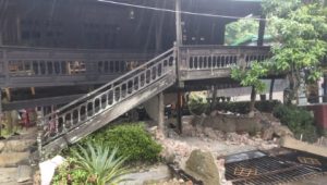 Hujan Deras, Rumah Warga di Barru Rusak Parah Tertimpa Tanah Longsor