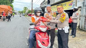 Berkah Ramadan, Satlantas Polres Palopo Berbagi Takjil dan Santunan ke Panti Asuhan